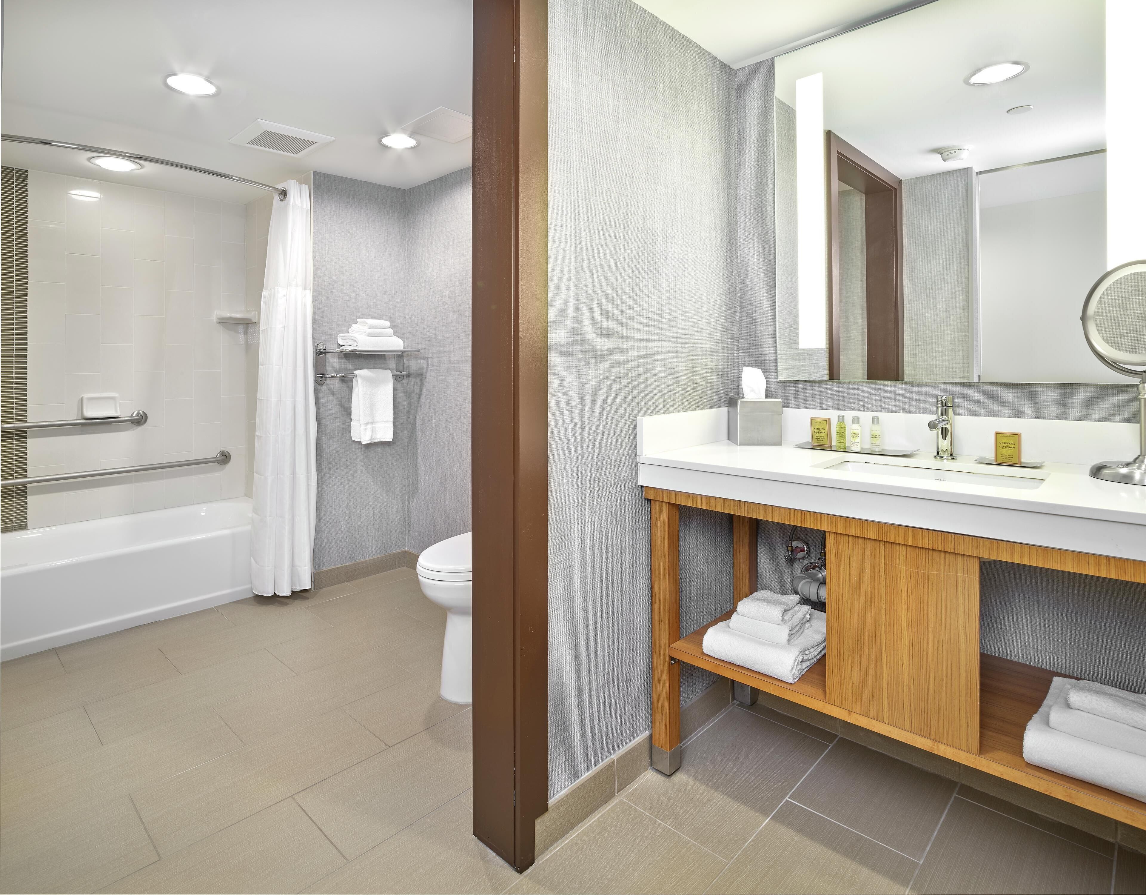 Photo - DoubleTree by Hilton Edmonton Downtown