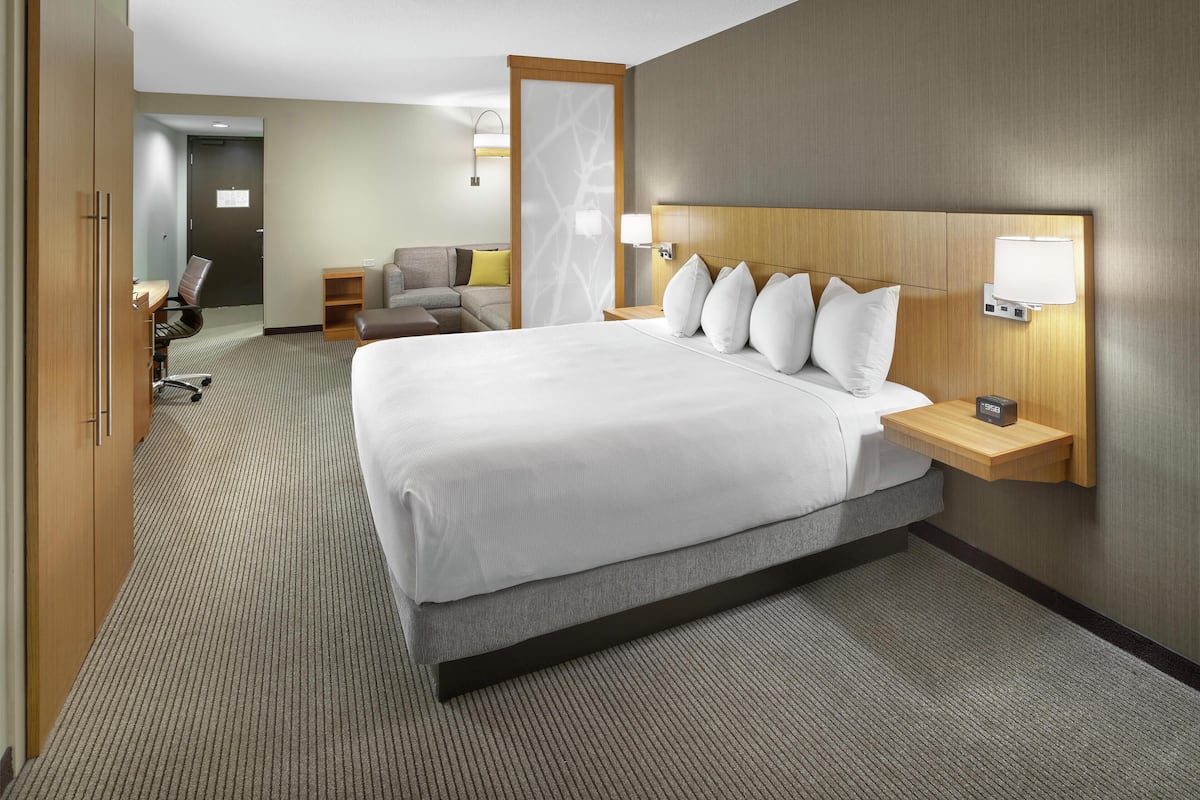 Room, 1 King Bed | Premium bedding, pillowtop beds, in-room safe, desk