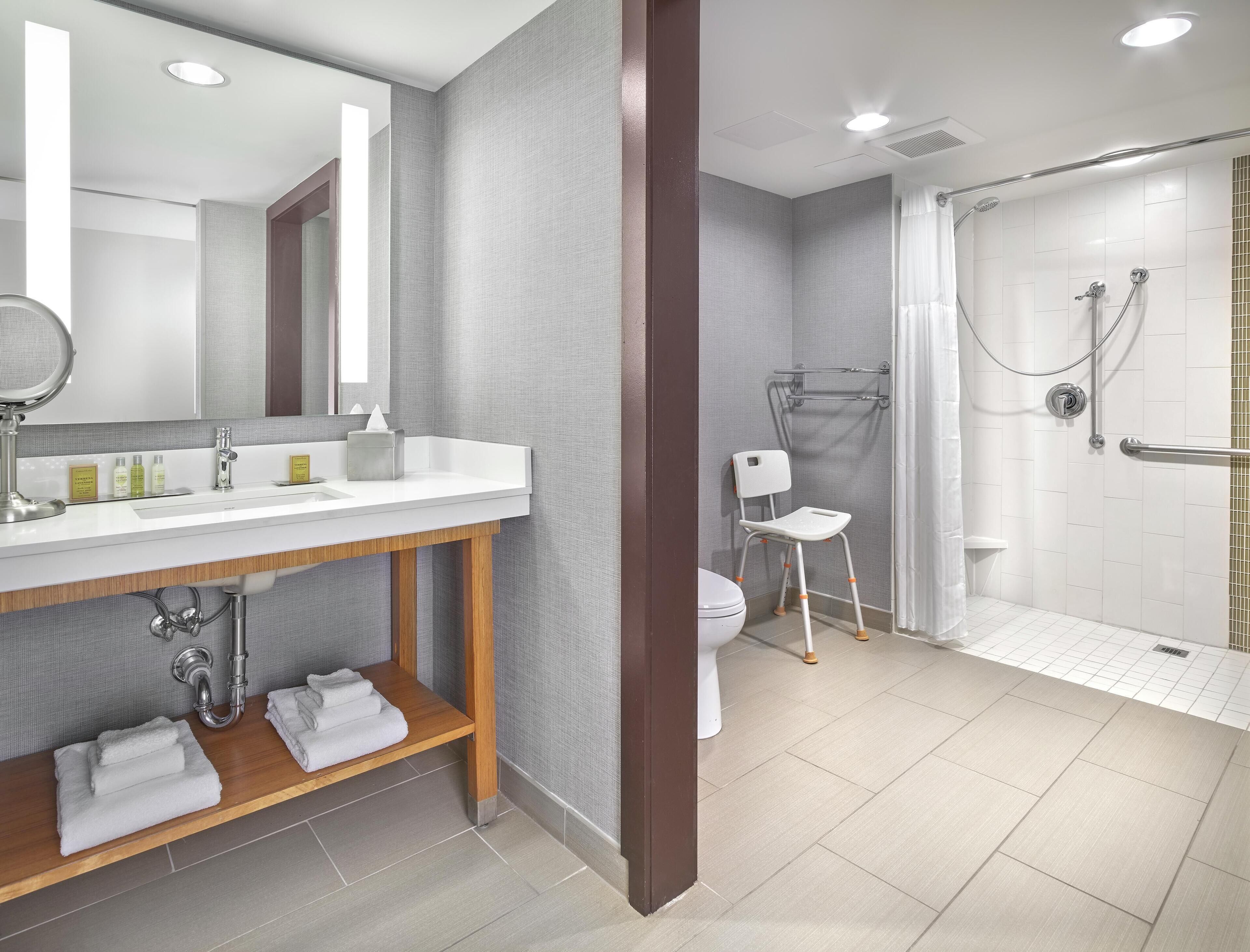 Photo - DoubleTree by Hilton Edmonton Downtown
