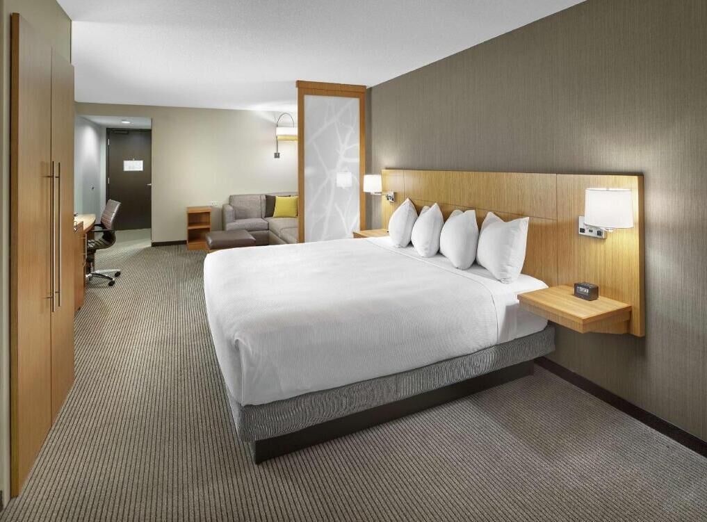 Ropa de cama de alta calidad y camas con pillow-top 