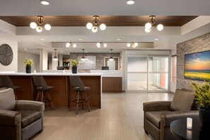 Lobby - Microtel Inn & Suites By Wyndham Bonnyville (Bonnyville)