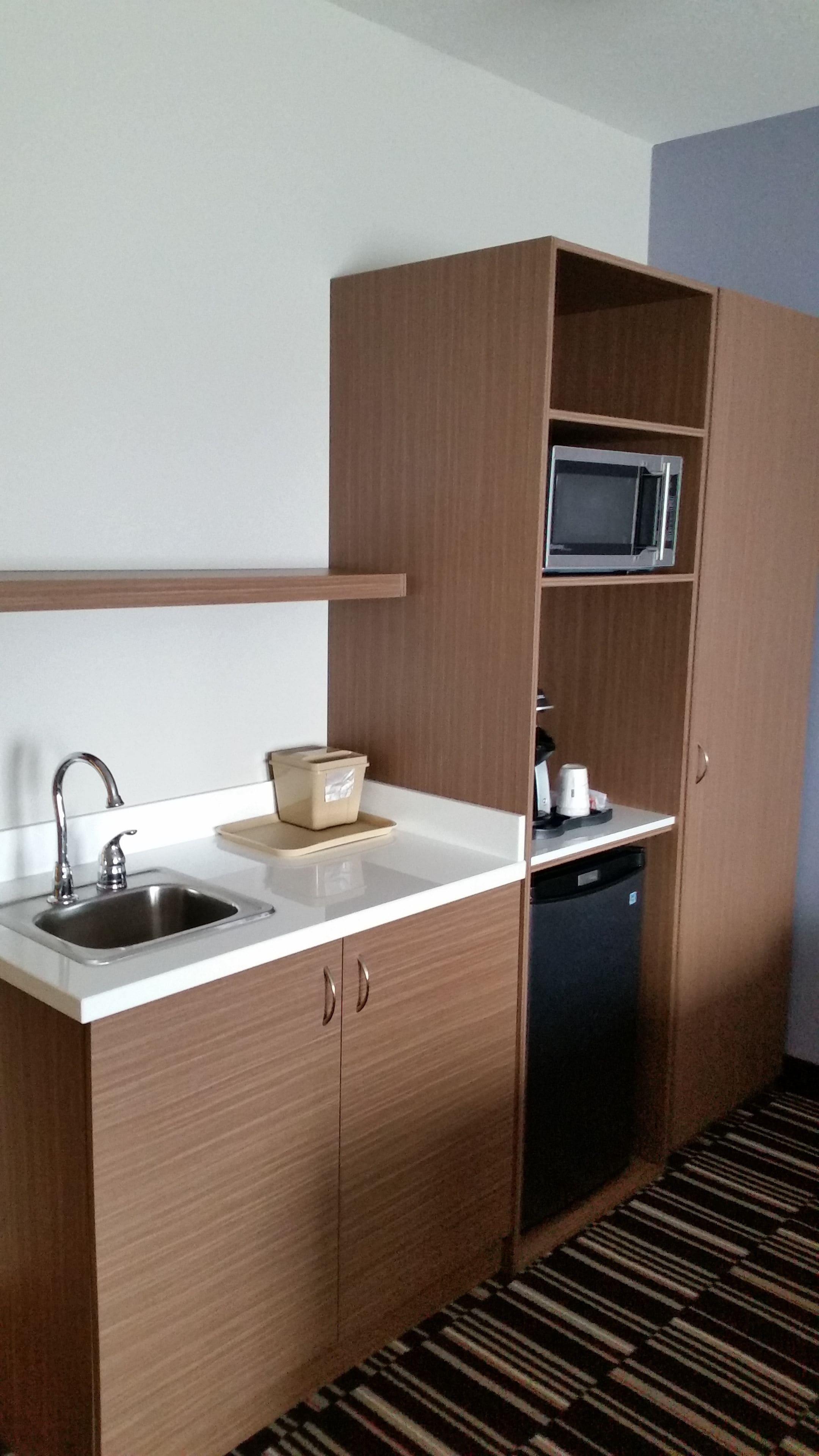 business room, 2 queen beds (shower/tub combo) | desk, blackout curtains, iron/ironing board, free cots/infant beds