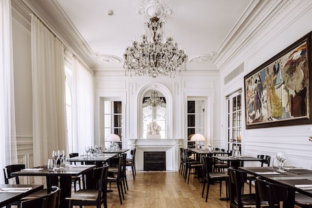 Lunch, dinner served; French cuisine, garden views