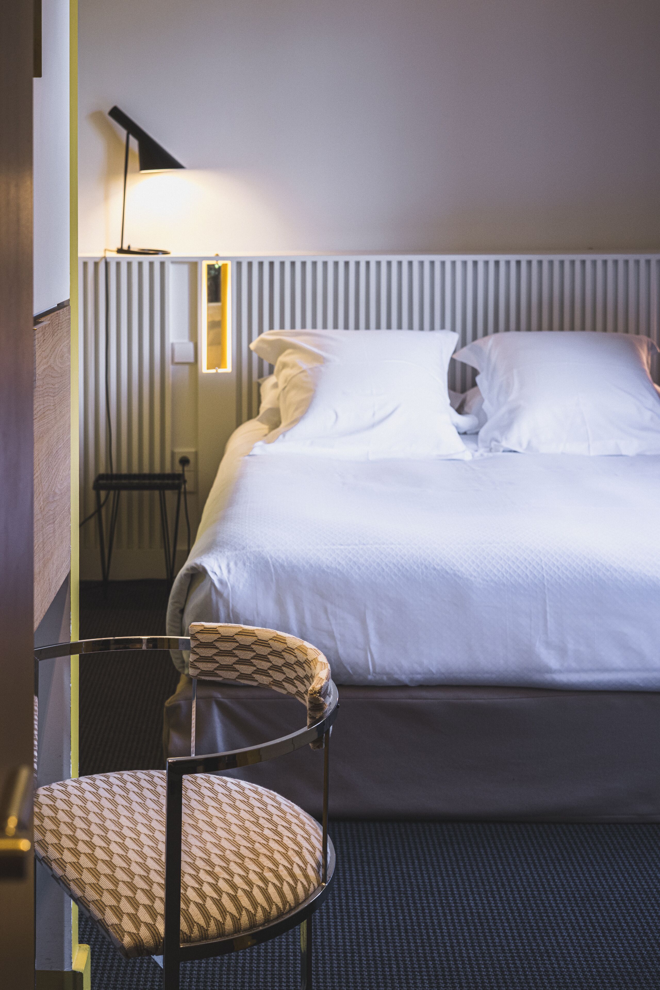 chambre jardin | premium bedding, pillow-top beds, desk, laptop workspace