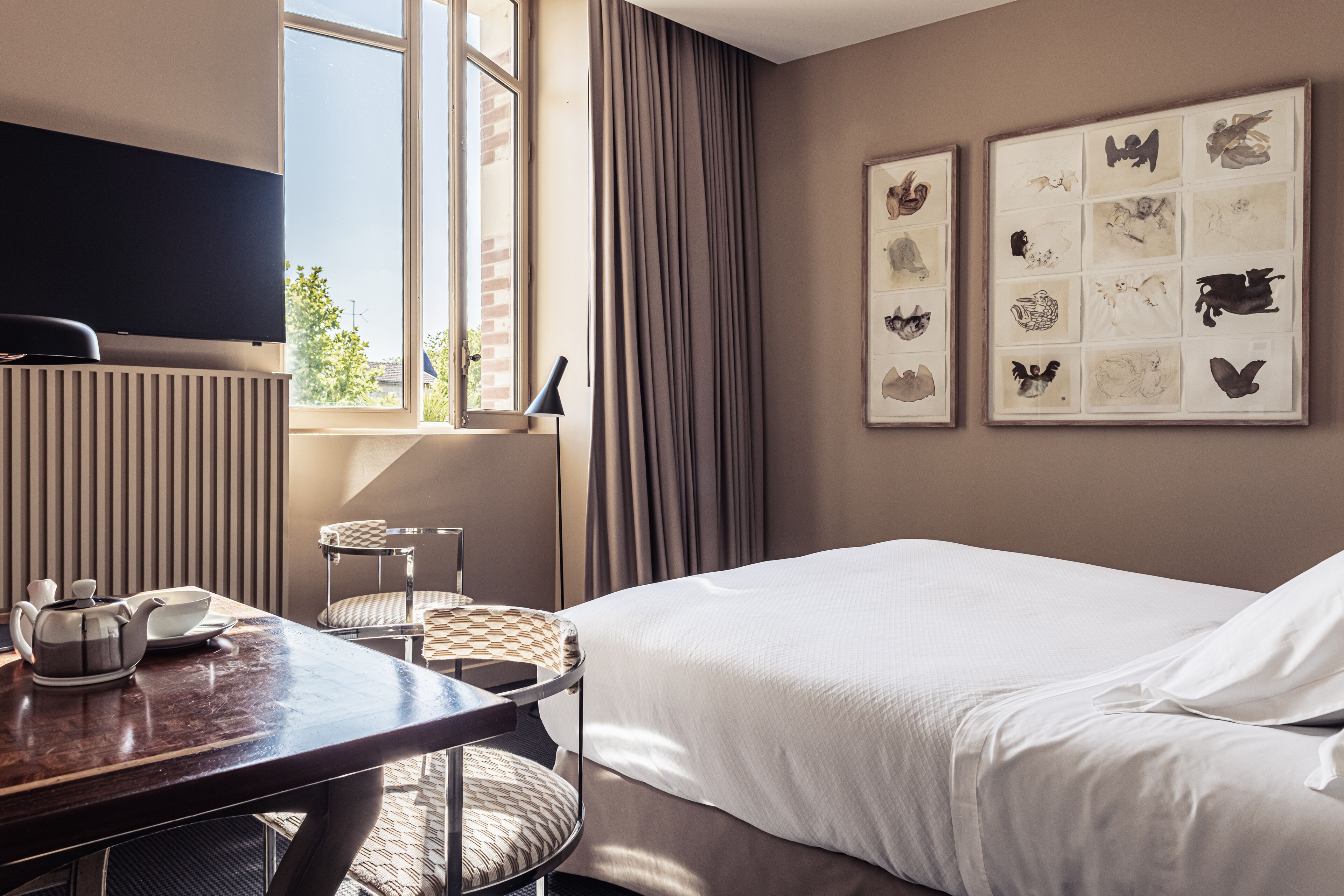 standard double room | premium bedding, pillow-top beds, desk, laptop workspace