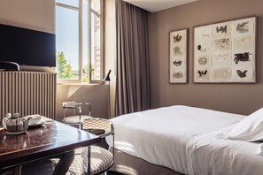 Standaard tweepersoonskamer | Luxe beddengoed, pillowtop-bedden, een bureau, een laptopwerkplek