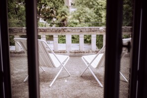 华丽双人房 | 高档床上用品、加厚床垫、办公桌、笔记本电脑工作区