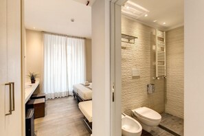 Minibar, in-room safe, desk, free cribs/infant beds - Ecce Roma Suites (Rome)