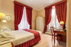 Minibar, in-room safe, desk, free cribs/infant beds - Ecce Roma Suites (Rome)