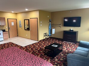 デスク、アイロン / アイロン台、WiFi (無料)、ベッドシーツ