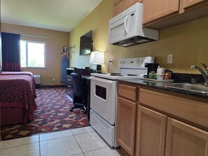 Standardzimmer, 2 Queen-Betten, Nichtraucher, Küche | Schreibtisch, Bügeleisen/Bügelbrett, kostenloses WLAN, Bettwäsche