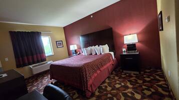 Standard Room, 1 King Bed, Non Smoking, Kitchen | Desk, iron/ironing board, free WiFi, bed sheets