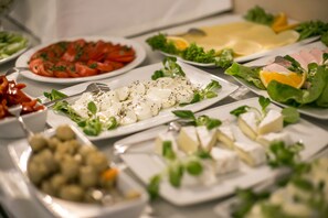 A buffet with various dishes including cheese, salads, and meats. - Hotel Solny (Wieliczka)