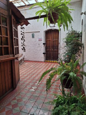Interior entrance - Hostal Lluvia de Oro (Arequipa)