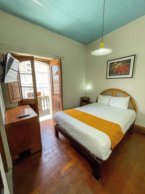 Kamar Double Superior, balkon | Brankas, dilengkapi dengan perabotan berbeda-beda, dan meja kerja