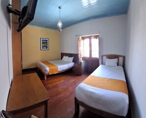 Family Triple Room, Balcony | In-room safe, individually furnished, desk, soundproofing - Hostal Lluvia de Oro (Arequipa)