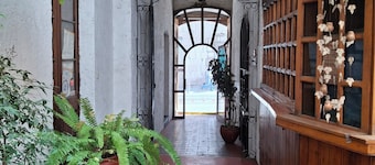 Hostal Lluvia de Oro