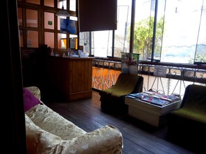Lobby sitting area - Hostal Lluvia de Oro (Arequipa)