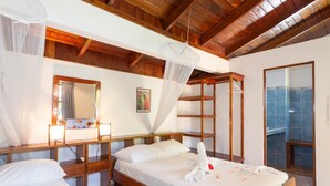 Chambre Double, vue jardin | Couette en duvet d'oie, coffres-forts dans les chambres, bureau