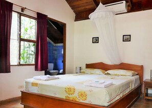 Double Room, Garden View | Down duvets, in-room safe, desk, free WiFi - Hotel Escape Caribeño (Cahuita)