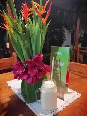 Family dining - Hotel Escape Caribeño (Cahuita)