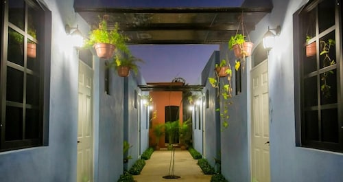 Hostal La Ermita - Hostel