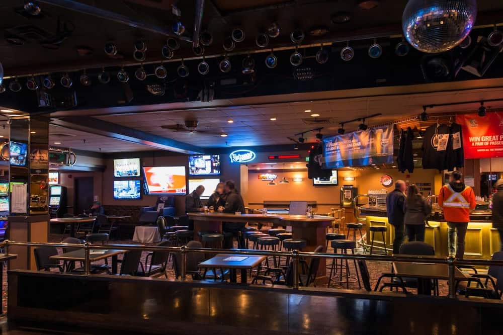 Travelodge by Wyndham Winnipeg Airport West