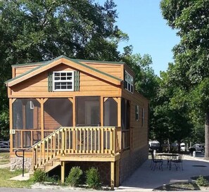 Deluxe Cabin, 1 Bedroom, Fireplace (Fully Equipped Kitchen) | Free WiFi