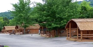 Camping Cabin (No Kitchen, No Bathroom) | Free WiFi - Branson KOA Campground (Branson)