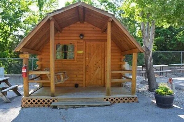 Camping Cabin (No Kitchen, No Bathroom) | Free WiFi