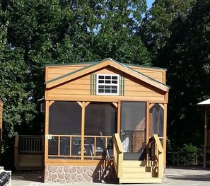 Deluxe Cabin, 1 Bedroom, Fireplace (Fully Equipped Kitchen) | Private kitchen - Branson KOA Campground (Branson)