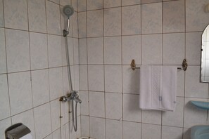 Standard Room | Bathroom | Towels