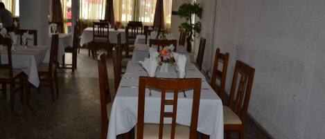 Breakfast, lunch, dinner served; local cuisine