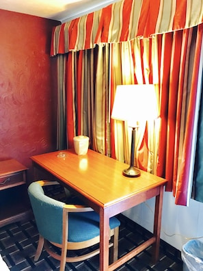 Standard Room, 1 King Bed | In-room business center - Greystone Motel (Hillsboro)