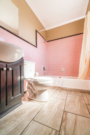 Free toiletries - Capital O Hotel Beeville -US 181 (Beeville)