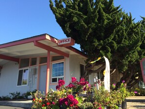 Exterior - Sundown Inn (Morro Bay)