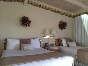 Habitación Confort, varias camas | Escritorio, wifi gratis y ropa de cama