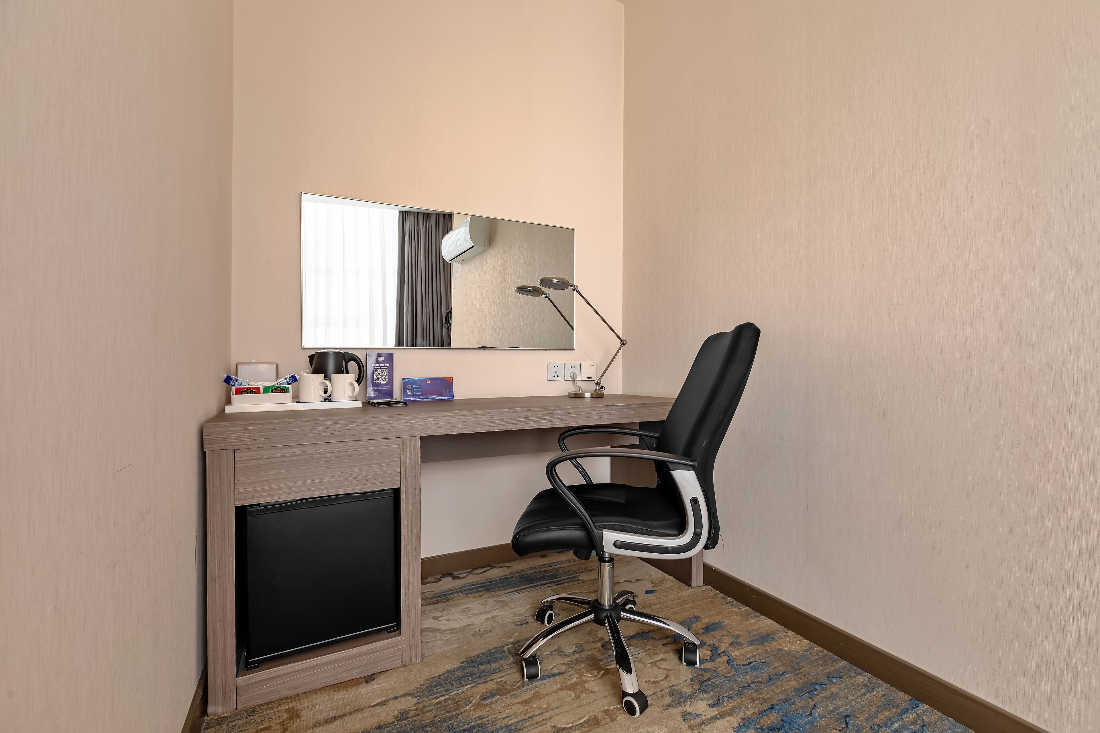 suite (coin building view) | minibar, in-room safe, desk, soundproofing