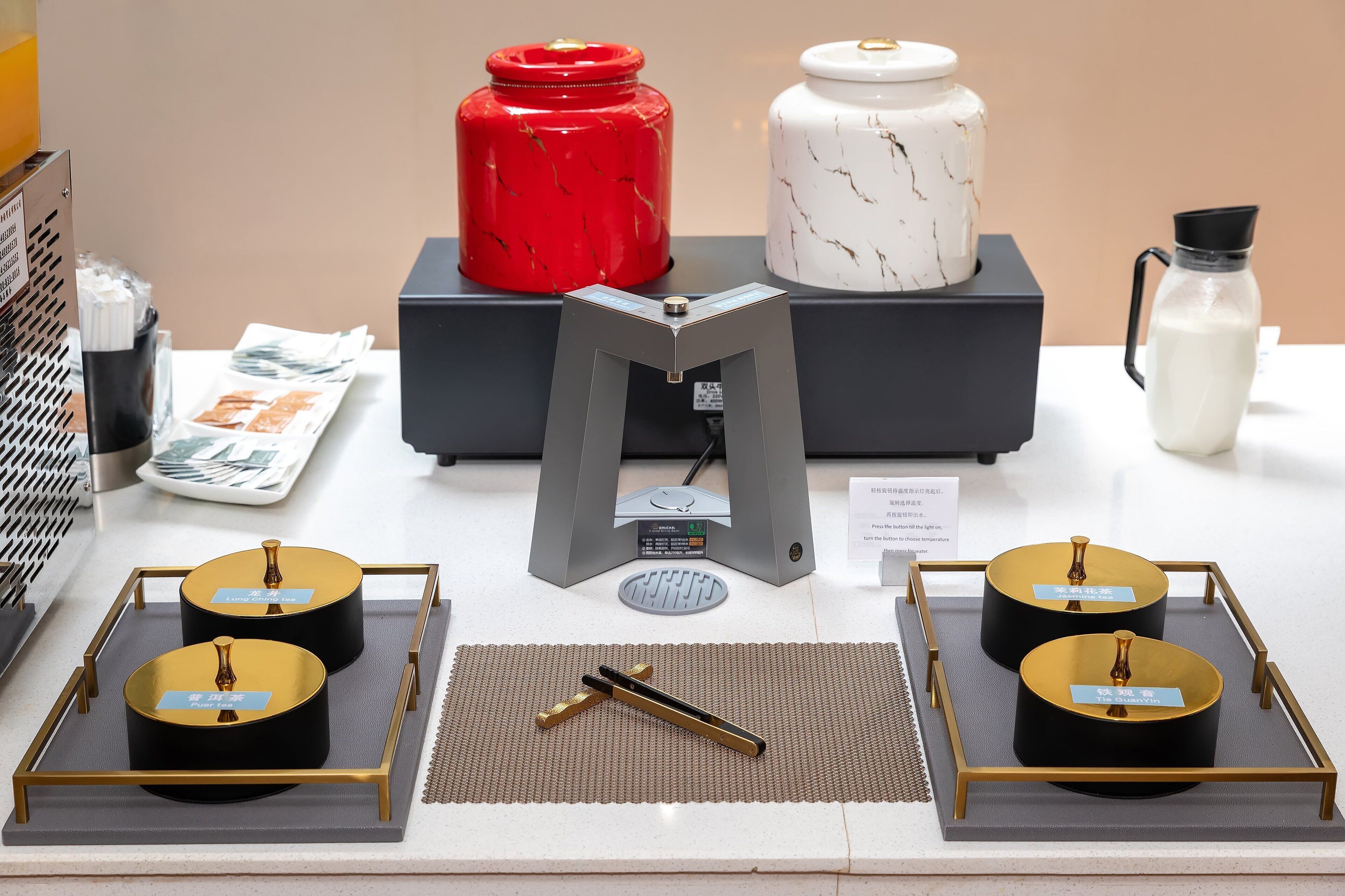 daily buffet breakfast (cny 48 per person)