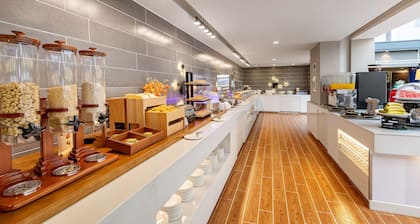 Holiday Inn Express Shenyang North Station by IHG