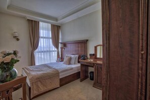 Minibar, in-room safe, soundproofing, Internet - Garden Hotel Prishtina (Pristina)