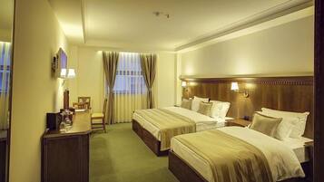 Minibar, in-room safe, Internet