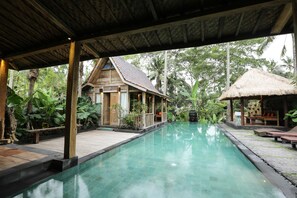 Outdoor pool - Ubud Virgin Villa (Ubud)