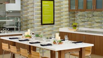 Desayuno a la carta todos los días (con cargo)