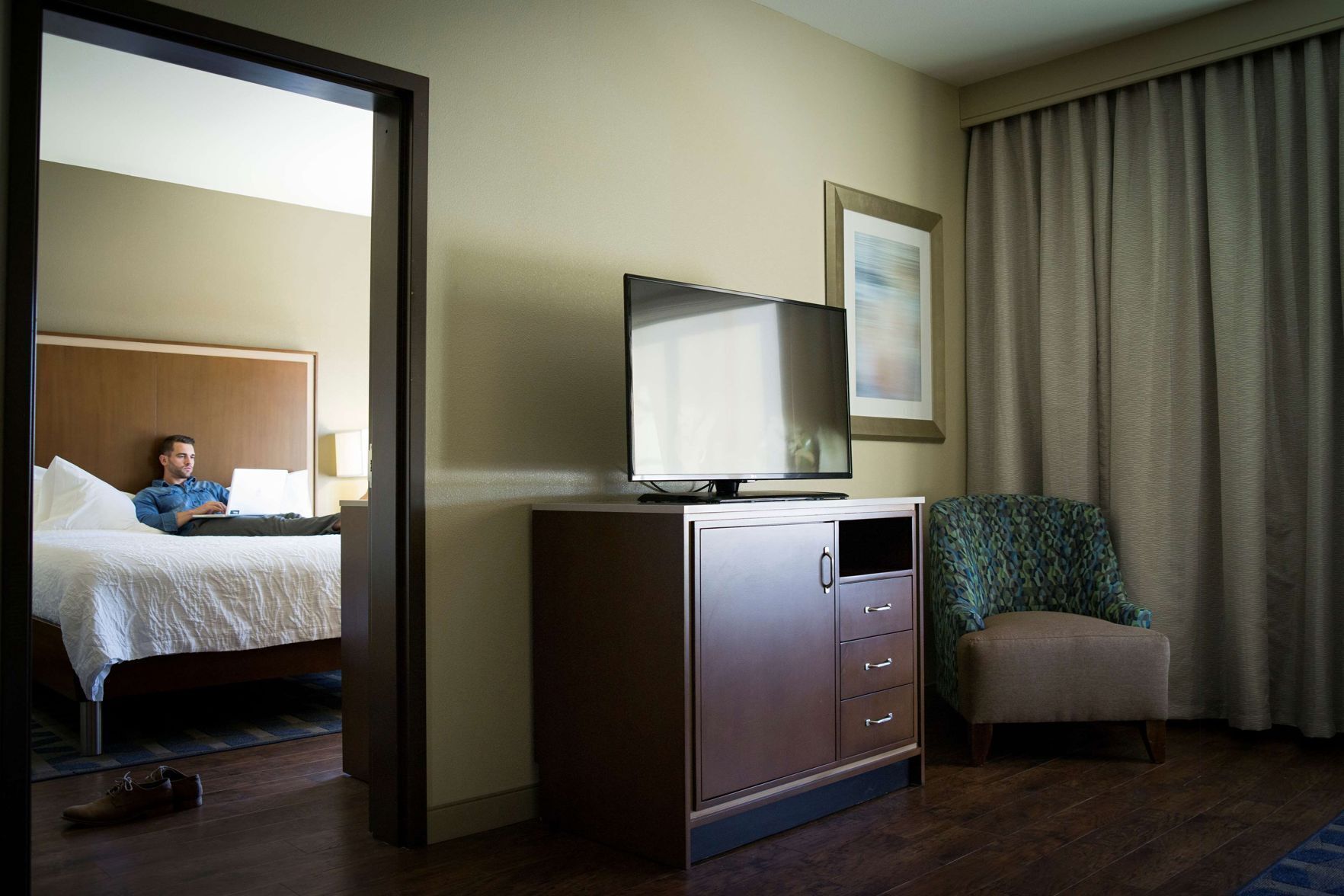 Hypo-allergenic bedding, pillowtop beds, in-room safe, desk