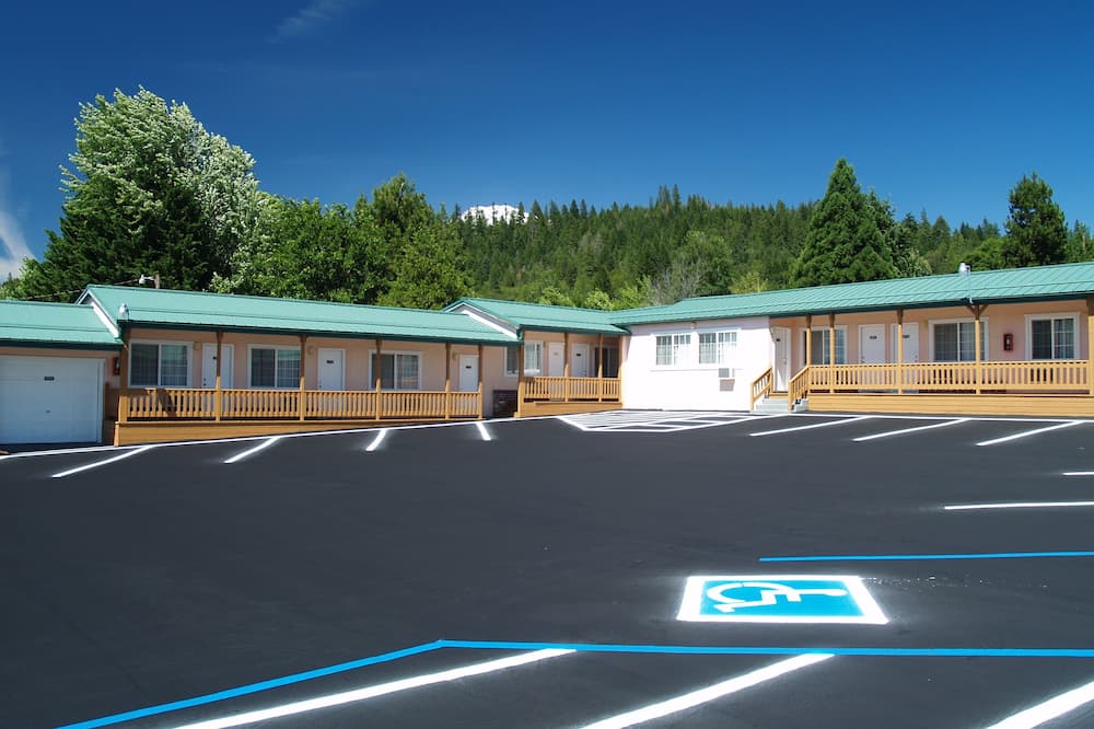 Evergreen Lodge