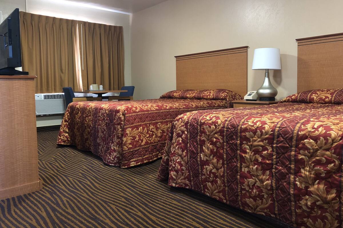 Double Room | Desk