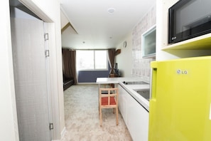 Room (Yousin) | In-room dining