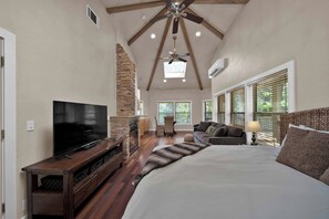 Casa de Ć”rbol de lujo, 1 habitación, hidromasaje, vista al jardĆn | Ropa de cama de alta calidad y camas con efecto memoria