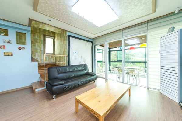 NoEul Room (35 PY) | Wohnbereich